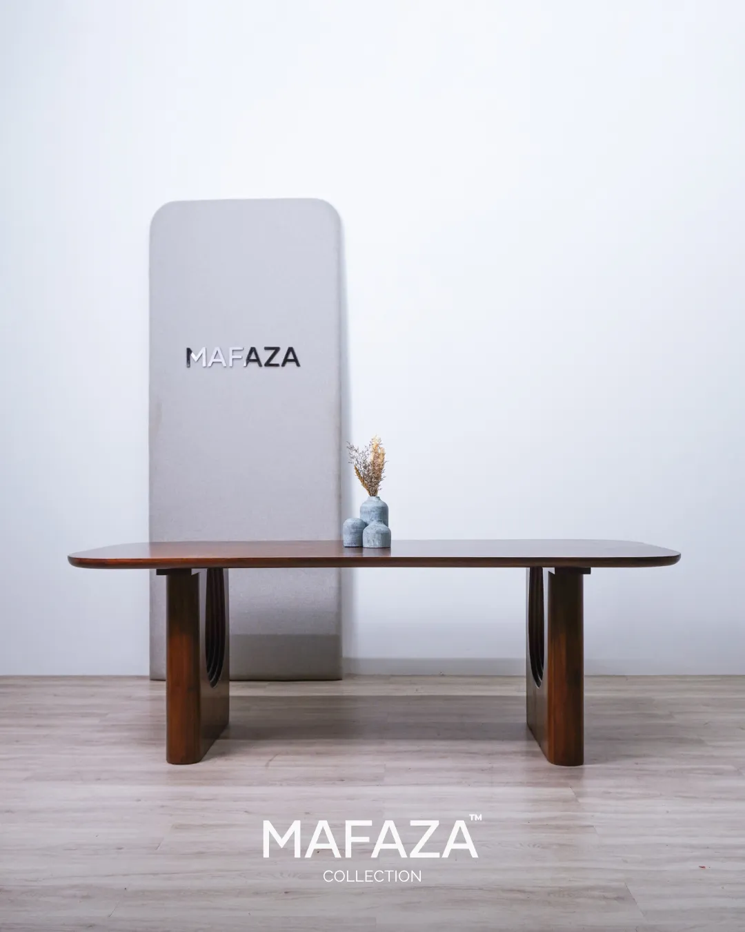 Sturdy Arca Rectangular Dining Table in Solid Teak Wood