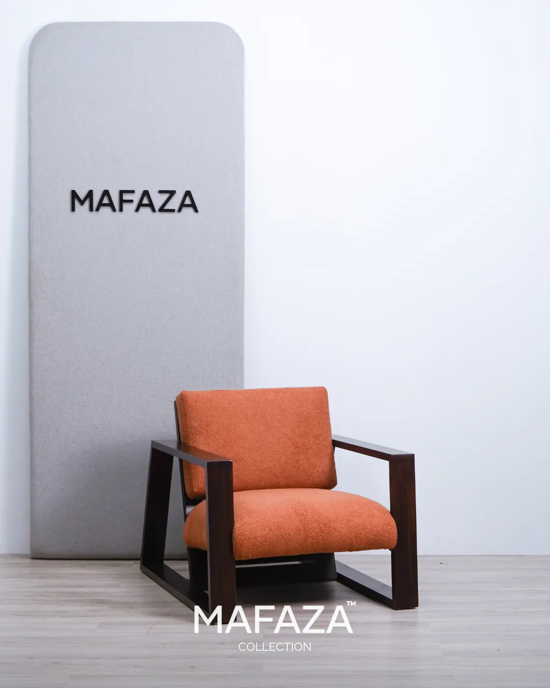 Luxury Baxter Lounge Chair with Ergonomic Wooden Frame