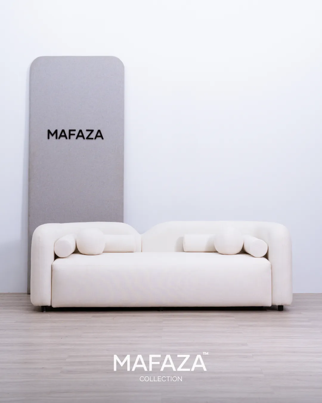 Elegant Katrien 3-Seater Sofa with Solid Teak Frame