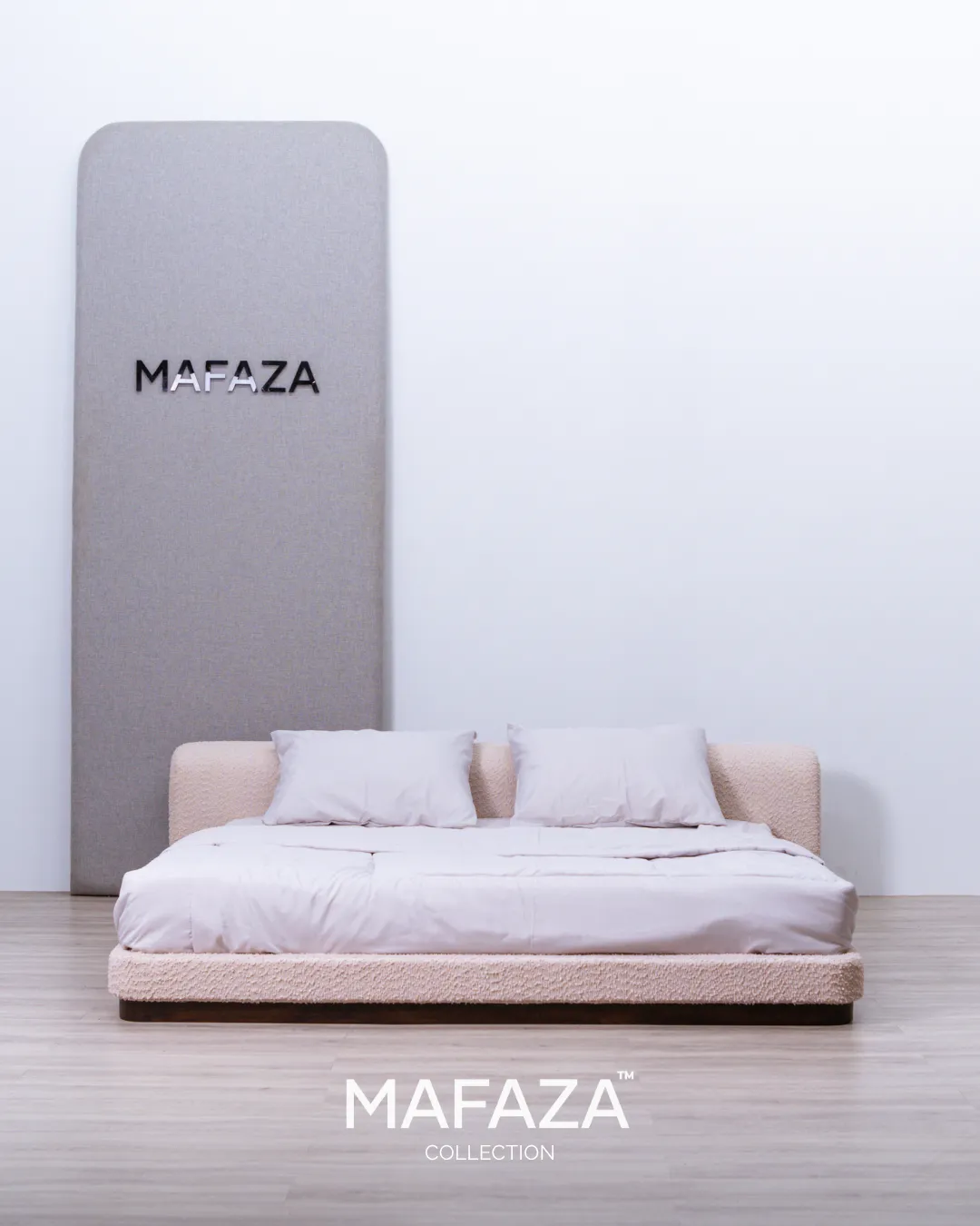 Minimalist Mochi Bed Frame 160x200 in Solid Teak Wood
